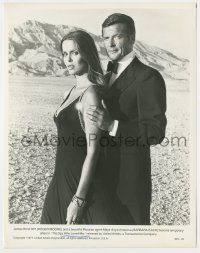 7d848 SPY WHO LOVED ME 8x10.25 still '77 best c/u of Roger Moore as James Bond & sexy Barbara Bach!