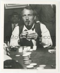 7d857 STING 8x10 still R77 con artist Paul Newman takes on New York racketeer in poker game!