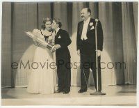 7d865 STRIKE UP THE BAND 7x9 still '40 Paul Whiteman & Mickey Rooney by Judy Garland with award!