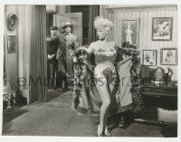 7d953 WABASH AVENUE 7x9.25 still '50 Victor Mature watches sexy Betty Grable in skimpy outfitl