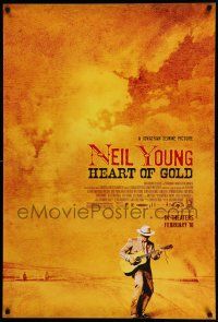 7g823 NEIL YOUNG: HEART OF GOLD advance 1sh '06 great image of singer w/guitar!