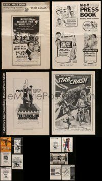 7h080 LOT OF 19 UNCUT PRESSBOOKS '70s advertising images for a variety of different movies!