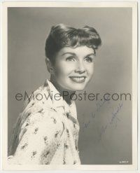7x0721 DEBBIE REYNOLDS signed deluxe 8x10 still '50s smiling portrait wearing flower print blouse!