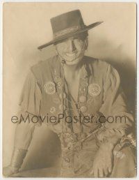 7x0729 DOUGLAS FAIRBANKS SR signed deluxe 6.5x8.5 still '27 best portrait in costume from The Gaucho