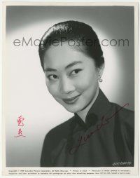 7x0807 LISA LU signed 8x10 still '59 head & shoulders smiling portrait from The Mountain Road!