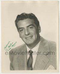 7x0867 VICTOR MATURE signed deluxe 8x10 still '50s head & shoulders portrait of the leading man!