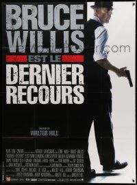 7y480 LAST MAN STANDING French 1p '97 full-length image of gangster Bruce Willis holding gun!