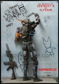 7y760 CHAPPIE IMAX Italian 1p '15 great image of the robot drawing graffiti of his family!