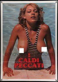 7y844 I CALDI PECCATI Italian 1p '88 sexy image of half-naked woman in swimming pool!