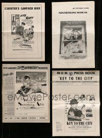 8a201 LOT OF 5 UNCUT PRESSBOOKS '50s-70s advertising images for a variety of different movies!