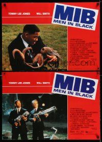 8b418 MEN IN BLACK set of 2 Italian 19x27 pbustas '97 Will Smith & Tommy Lee Jones, alien baby!