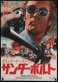 8b991 THUNDERBOLT & LIGHTFOOT Japanese '74 close up of Clint Eastwood + with his HUGE gun!