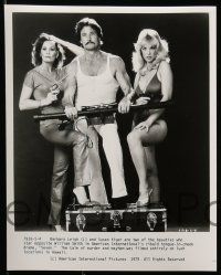 8d702 SEVEN 6 8x10 stills '79 AIP, sexy babes in bikinis with guns, death is their way of life!
