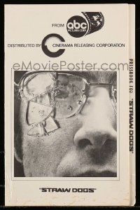 8h798 STRAW DOGS pressbook '72 directed by Sam Peckinpah, Dustin Hoffman