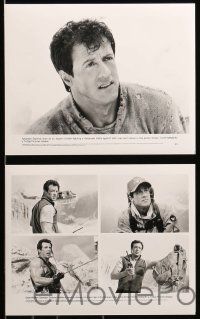 8h139 CLIFFHANGER presskit w/ 11 stills '93 Sylvester Stallone, John Lithgow, height of adventure!