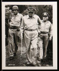 8h099 MacARTHUR presskit w/ 13 stills '77 World War II Rebel General Gregory Peck!