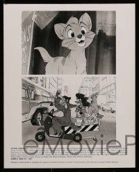 8h352 OLIVER & COMPANY presskit w/ 3 stills '88 images of Walt Disney cats & dogs in New York City