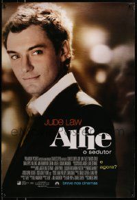 8p004 ALFIE DS Brazilian '04 great close up of handsome playboy Jude Law, who has many women!