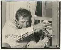 8r110 BIRDS 8.25x10 still '63 Hitchcock, Rod Taylor trying to stop them from coming in window!