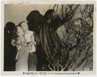 8r256 DOCTOR X 8x10.25 still '32 great image of scared Fay Wray & Lee Tracy by shrouded figure!