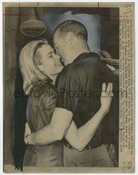 8r410 GRACE KELLY 8.5x11 news photo '67 she returns to Hollywood 11 years after her wedding!