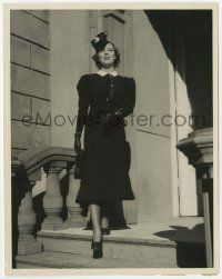 8r415 GREAT GUY 8x10 still '36 full-length portrait of pretty Mae Clarke modeling cool outfit!