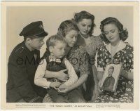 8r456 HUMAN COMEDY 8x10.25 still '43 Mickey Rooney, Reed & family stare at Van Johnson's picture!
