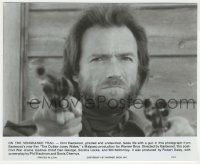 8r710 OUTLAW JOSEY WALES 7.75x9.5 still '76 great close up of Clint Eastwood pointing two guns!