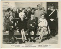 8r724 PINK PANTHER 8.25x10 still '64 Peter Sellers, Capucine & Claudia Cardinale on bench!