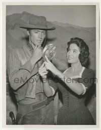 8r752 RAWHIDE candid TV 7x9 still '59 Clint Eastwood looks in mirror with guest star Linda Cristal!