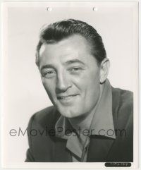 8r773 ROBERT MITCHUM 8.25x10 still '58 smiling head & shoulders portrait from The Hunters!