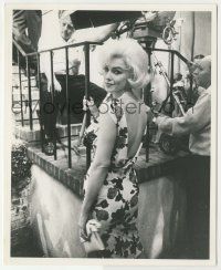 8r850 SOMETHING'S GOT TO GIVE candid 8.25x10 still '62 Marilyn Monroe by crew in unfinished movie!