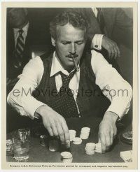 8r865 STING 8x10 still '74 c/u of con man Paul Newman in crooked poker game on train!