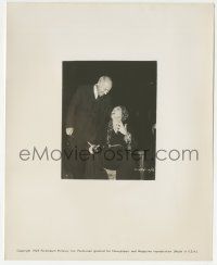 8r874 SUNSET BOULEVARD candid 8x10 still '50 Cecil B. DeMille smiles down at Gloria Swanson on set!