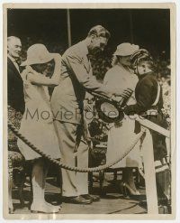 8r334 FESTIVAL OF YOUTH English 8x10 news photo '37 King & Queen get statue replica from bugler!