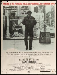 8t944 TAXI DRIVER French 1p '76 classic image of Robert De Niro walking on street,Martin Scorsese!