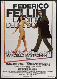 8t409 CITY OF WOMEN Italian 1p '80 Fellini's La Citta delle donne, Mastroianni & sexy girl