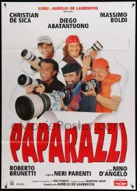 8t449 PAPARAZZI Italian 1p '98 great image of Christian De Sica & photographers w/ huge cameras!