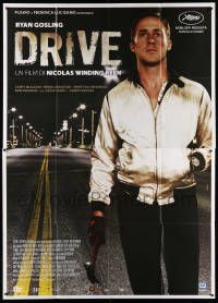 8t503 DRIVE Italian 2p '11 best close up of Ryan Gosling as the driver holding hammer!