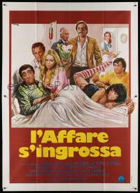 8t541 MASCHIO LATINO CERCASI Italian 2p '76 wacky Enzo Sciotti art of top cast in hospital bed!