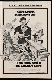 8t033 MAN WITH THE GOLDEN GUN English pressbook '74 McGinnis James Bond art, rare country of origin