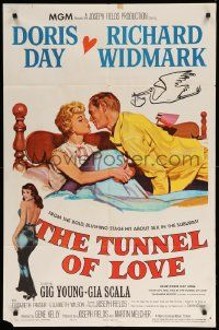 8y882 TUNNEL OF LOVE 1sh '58 romantic art of Doris Day & Richard Widmark kissing + sexy Gia Scala!
