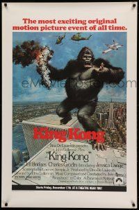 8z318 KING KONG half subway '76 classic John Berkey art of BIG Ape on the Twin Towers!