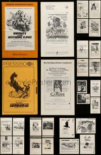 9a223 LOT OF 41 UNCUT PRESSBOOKS '70s advertising images from a variety of different movies!