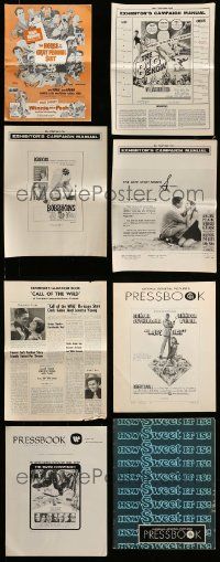 9a253 LOT OF 8 UNCUT PRESSBOOKS '50s-70s advertising images for a variety of different movies!