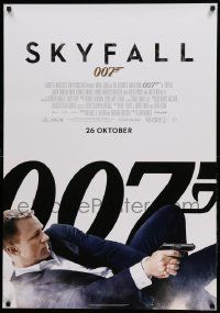 9b042 SKYFALL advance DS Swedish '12 Daniel Craig as James Bond on back shooting gun!