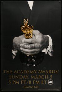 9c018 78th ANNUAL ACADEMY AWARDS 1sh '05 cool Studio 318 design of man in suit holding Oscar!
