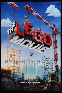 9c505 LEGO MOVIE teaser DS 1sh '14 cool image of title assembled w/cranes & plastic blocks!