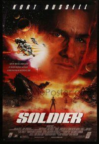 9c815 SOLDIER 1sh '98 Kurt Russell, Jason Scott Lee, great sci-fi image!