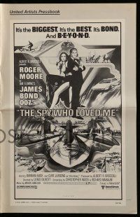 9d930 SPY WHO LOVED ME pressbook '77 art of Roger Moore as James Bond 007 by Bob Peak